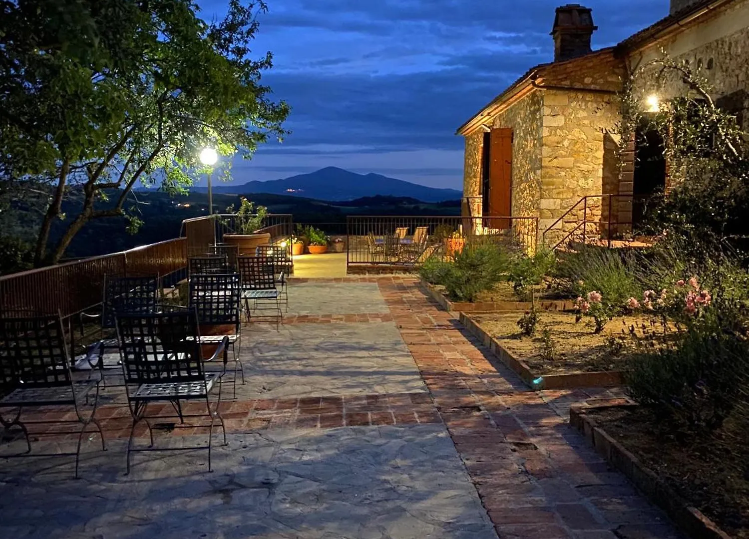 Lachiusa Tuscany Montefollonico 3*,  إيطاليا
